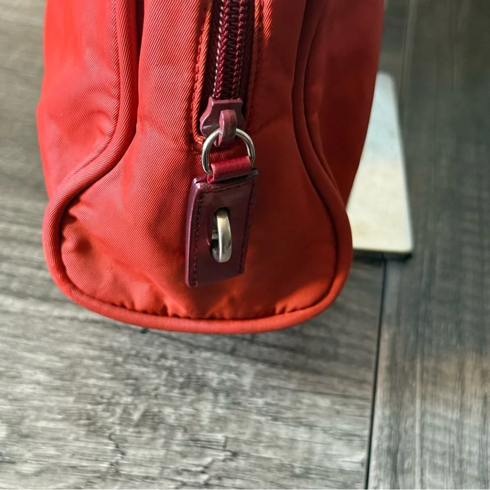 🔥PRADA VINTAGE TESSUTO  RED/ CORAL COLOR NYLON SHOULDER BAG 🔥 - Picture 5 of 16